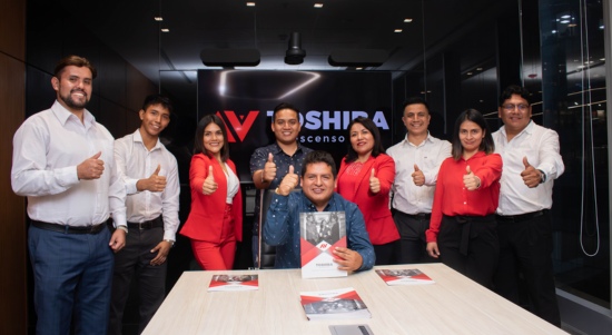 Equipo de la empresa toshiba ascensores